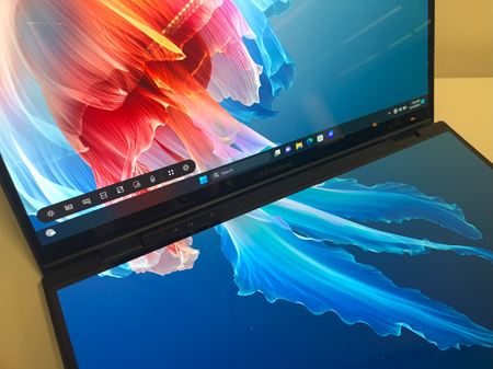 Asus predstavil dvojdisplejový Zenbook, ale aj otvárateľnú OLED obrazovku