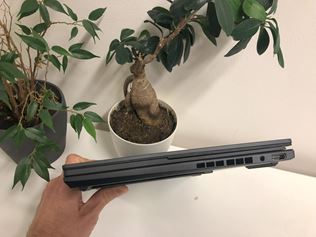 Asus predstavil dvojdisplejový Zenbook, ale aj otvárateľnú OLED obrazovku