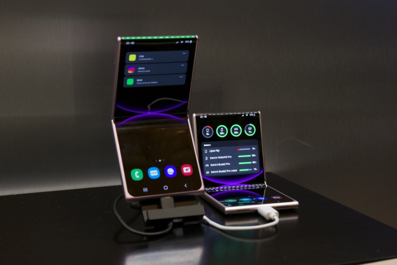 Samsung ukzal na CES prototyp preklpacieho mobilu
