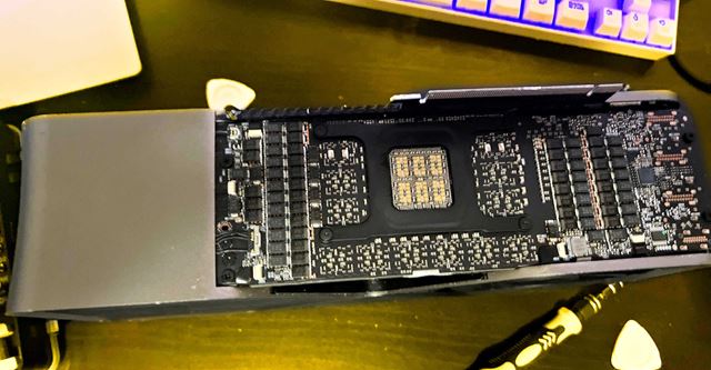 Zrušená RTX 4090ti karta bola nájdená medzi odpadom vo výpredaji