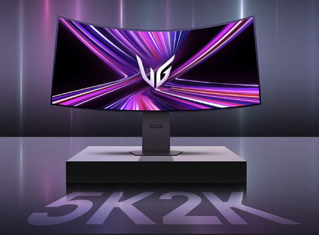 LG predstavilo prvý ohýbateľný 5K2K OLED monitor