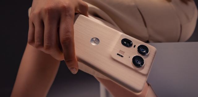 Motorola predstavila Edge 50 sériu mobilov, s Ultra, Pro a Fusion modelmi, pridala aj Buds slúchadlá