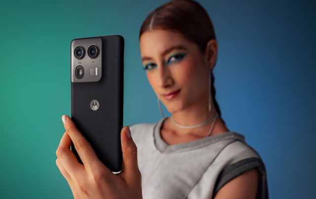 Motorola predstavila Edge 50 sériu mobilov, s Ultra, Pro a Fusion modelmi, pridala aj Buds slúchadlá