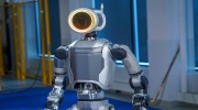 Boston Dynamics predstavilo novú verziu Atlas robota