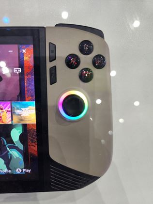 MSI Claw 8 AI+ sa ukazuje na Computexe