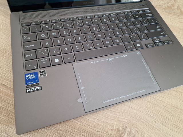 Aký výkon ponúka Asus Zenbook S 14 s novým Intel Ultra procesorom?