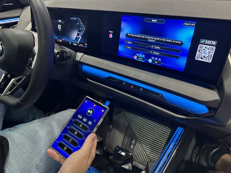 Gamescom 2024: Automobilové Uno v BMW dokazuje, že do auta patria jedine párty hry
