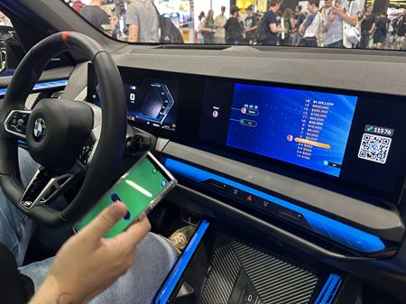 Gamescom 2024: Automobilové Uno v BMW dokazuje, že do auta patria jedine párty hry