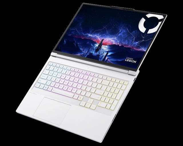 Lenovo predstavilo nové desktopy, notebooky a aj nové okuliare