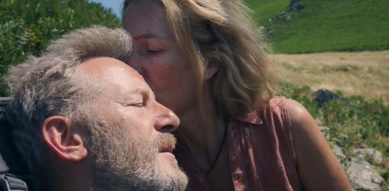 Prišli o všetko, našli však seba. Do kín prichádza romantická dráma podľa skutočného príbehu Cesta života / The Salt Path