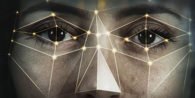 Môže sa algoritmus mýliť? Tak dokáž svoju nevinu, inak zomrieš. Čas beží. Nový sci-fi thriller Dôkaz viny (Mercy)