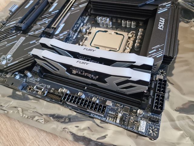 Ako taktovanie DDR5 pamäti ovplyvňuje výkon v hrách?