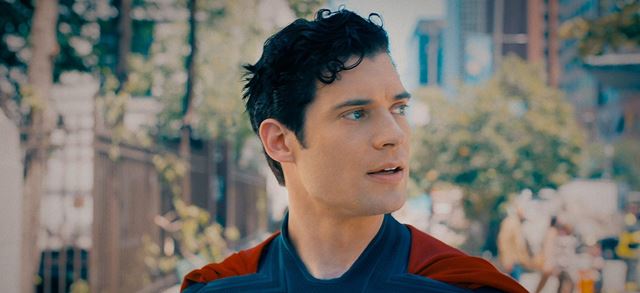 Superman od Jamesa Gunna je ľahký, farebný blockbuster, ale vopred spoznajte postavy. Recenzia Miša Korca