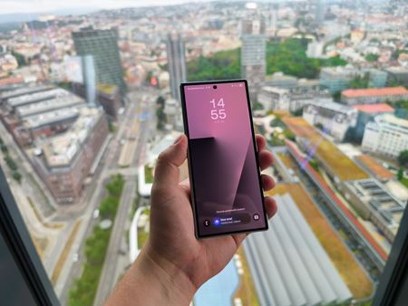 Samsung predstavil nové skladacie mobily Galaxy Z Fold7, Z Flip7, Z Flip7 SE, a hodinky Galaxy Watch8