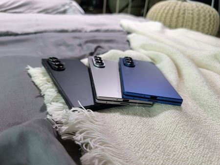 Samsung predstavil nové skladacie mobily Galaxy Z Fold7, Z Flip7, Z Flip7 SE, a hodinky Galaxy Watch8