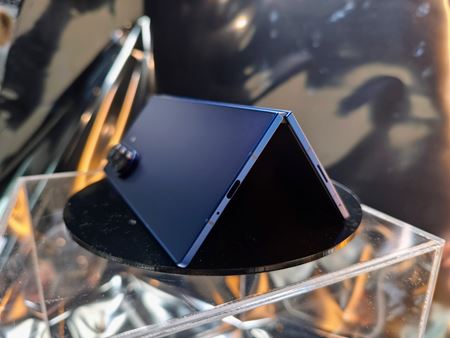 Samsung predstavil nové skladacie mobily Galaxy Z Fold7, Z Flip7, Z Flip7 SE, a hodinky Galaxy Watch8