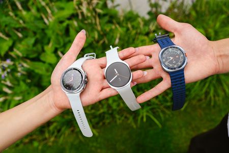 Samsung predstavil nové skladacie mobily Galaxy Z Fold7, Z Flip7, Z Flip7 SE, a hodinky Galaxy Watch8