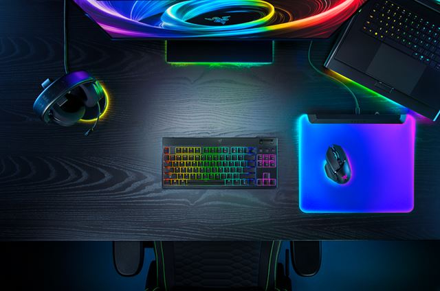 Razer predstavil lowprofilové BlackWidow V4 klávesnice