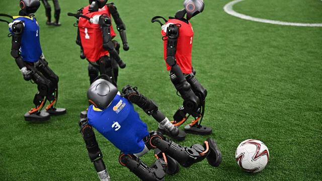 Čína organizuje prvé medzinárodné športové hry humanoidných robotov