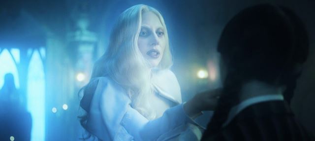 Druhá séria Wednesday vo veľkom stavia na tom, čo fungovalo pred 3 rokmi, no už to tak dobre nedopadlo