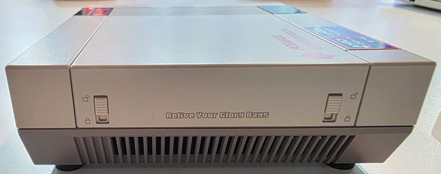 Acemagic na CES okrem NES miniPC ukázal aj verziu v PS1 dizajne