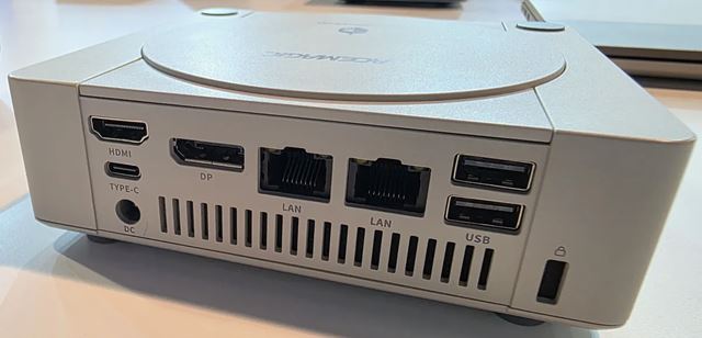 Acemagic na CES okrem NES miniPC ukázal aj verziu v PS1 dizajne