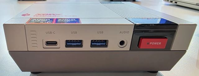 Acemagic na CES okrem NES miniPC ukázal aj verziu v PS1 dizajne