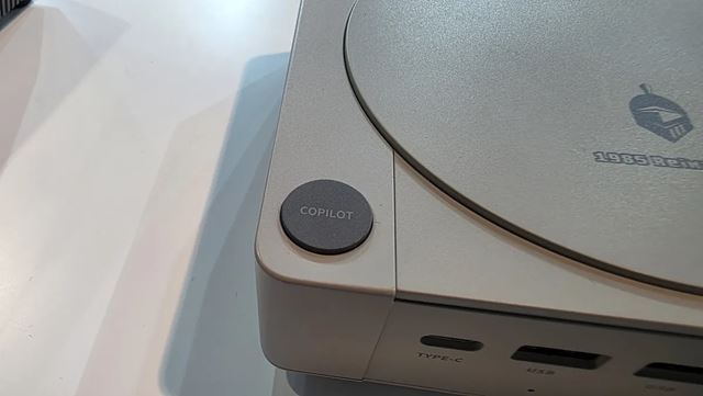 Acemagic na CES okrem NES miniPC ukázal aj verziu v PS1 dizajne