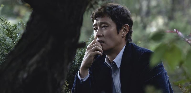 Režisér Oldboya Park Chan-wook prichádza s bizarnou čiernou komédiou Nie je iná možnosť