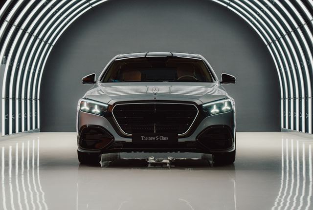 Mercedes-Benz S-Class dostáva v 2026 verzii výraznejší dizajn a Superscreen v interiéri