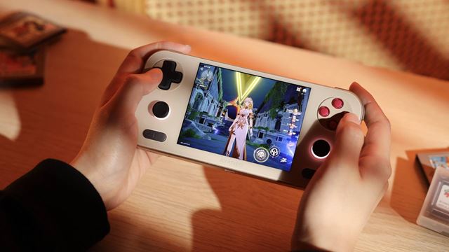 AYANEO Pocket S Mini retro handheld so 4.3'' displejom a Snapdragon procesorom