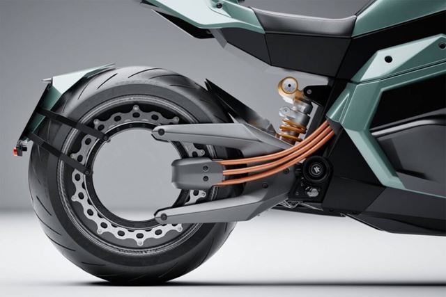 Na CES ukázali Fíni prvú sériovo vyrábanú solid-state batériu, ktorá vydrží takmer večne.