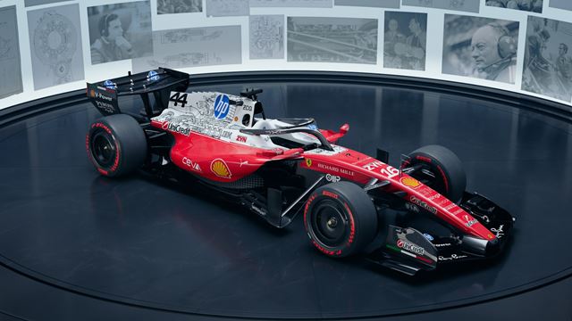 Ferrari vyrazí v Austine so špeciálnym polepom, ktorý pomohlo vytvoriť HP