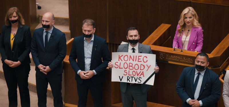 STVR odvysiela dokument o ohrození svojej nezávislosti. OK, robíme si srandu. Podcast Vertigo aj o filmoch Divočina či Navždy