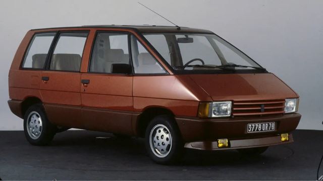 Renault oživuje legendárny Espace z 80. rokov, nový elektrický minivan sa vracia ku koreňom