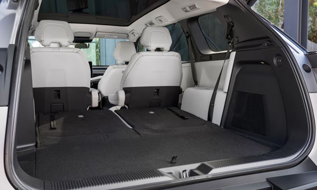 Nová Toyota Highlander je plne elektrické 7-miestne SUV, dojazd má 515 km