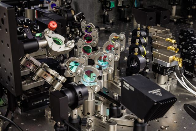 Microsoft vyvíja dátové úložiská z kremíkového skla s vysokou životnosťou v Projecte Silica