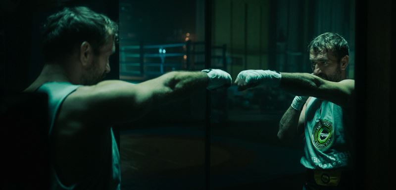 Môžeš prehrať, ale nesmieš sa vzdať. Film Bojovník z prostredia MMA odhaľuje v novom traileri svoj príbeh a nové zábery