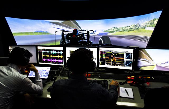 Na akých simulátoroch trénujú F1 piloti?