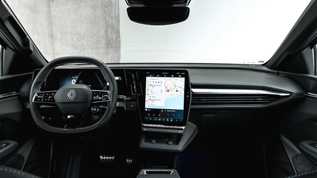 Renault Megane E-Tech dostal väčší dojazd, rýchlejšie nabíjanie a Google Gemini