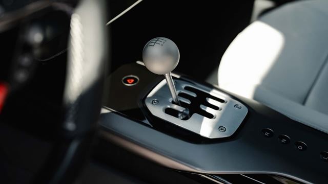 Ferrari sa vracia k manuálu vo verzii 12Cilindri Manuale