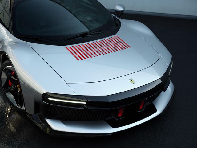 Ferrari ukázalo unikát CZ26. SF90 dostalo úplne novú karosériu inšpirovanú 70. rokmi
