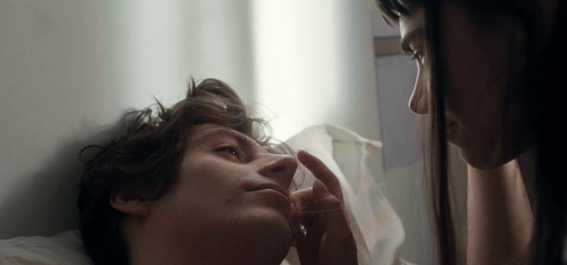 Ocenený film Martiny Buchelovej Milovník, nie bojovník prichádza po slovenskej premiére na Cinematiku do našich kín