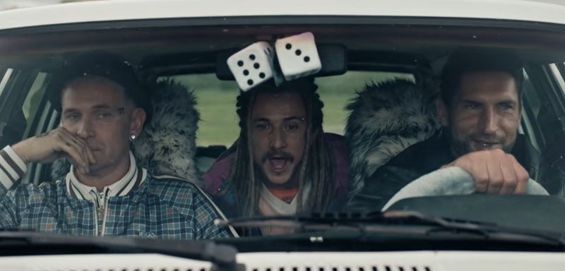 Absurdná trojica, šípky, terč a plán, ktorý sa môže každú chvíľu rozpadnúť: Šípkari odhaľujú nový trailer