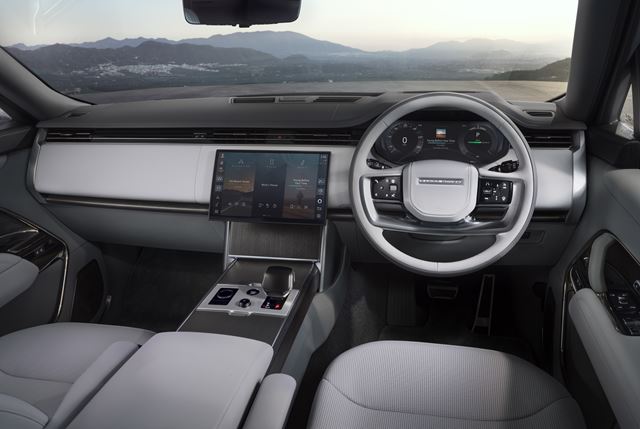 Range Rover konečne ukázal svoj prvý elektromobil. Má 118,5 kWh batériu a 800 V architektúru