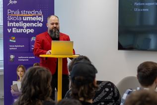 Skyro: denne v škole alebo online z domu. Obe cesty vedú k maturite z IT a gamedevu