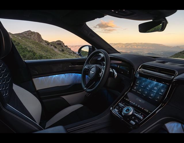 Bentley vstupuje do elektrickej éry - Torcal ponúkne 888 koní, 600 km dojazd a 400 kW nabíjanie