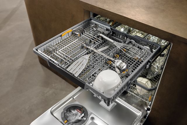 Miele G8 Diamond si kamerou pozrie riad a pomocou AI sama nastaví umývanie