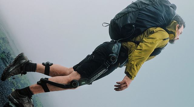 Hypershell Halo je exoskeleton na celé nohy, štyrmi motormi pomáha pri chôdzi, drepoch aj stúpaní