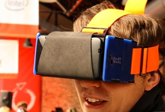 Vrizzmo bud VR okuliare za 50 eur, vlote si do nich svoj mobil